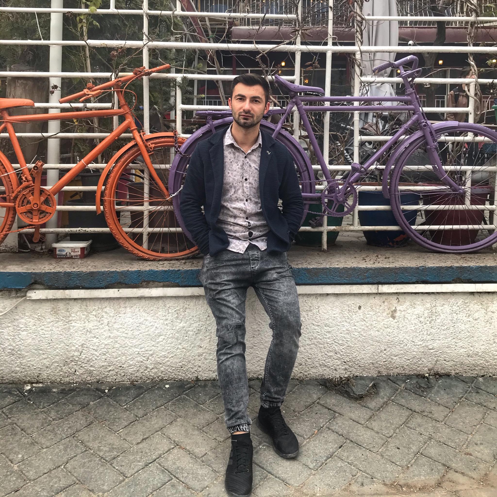 Cemal  📚🐾🍀🌔