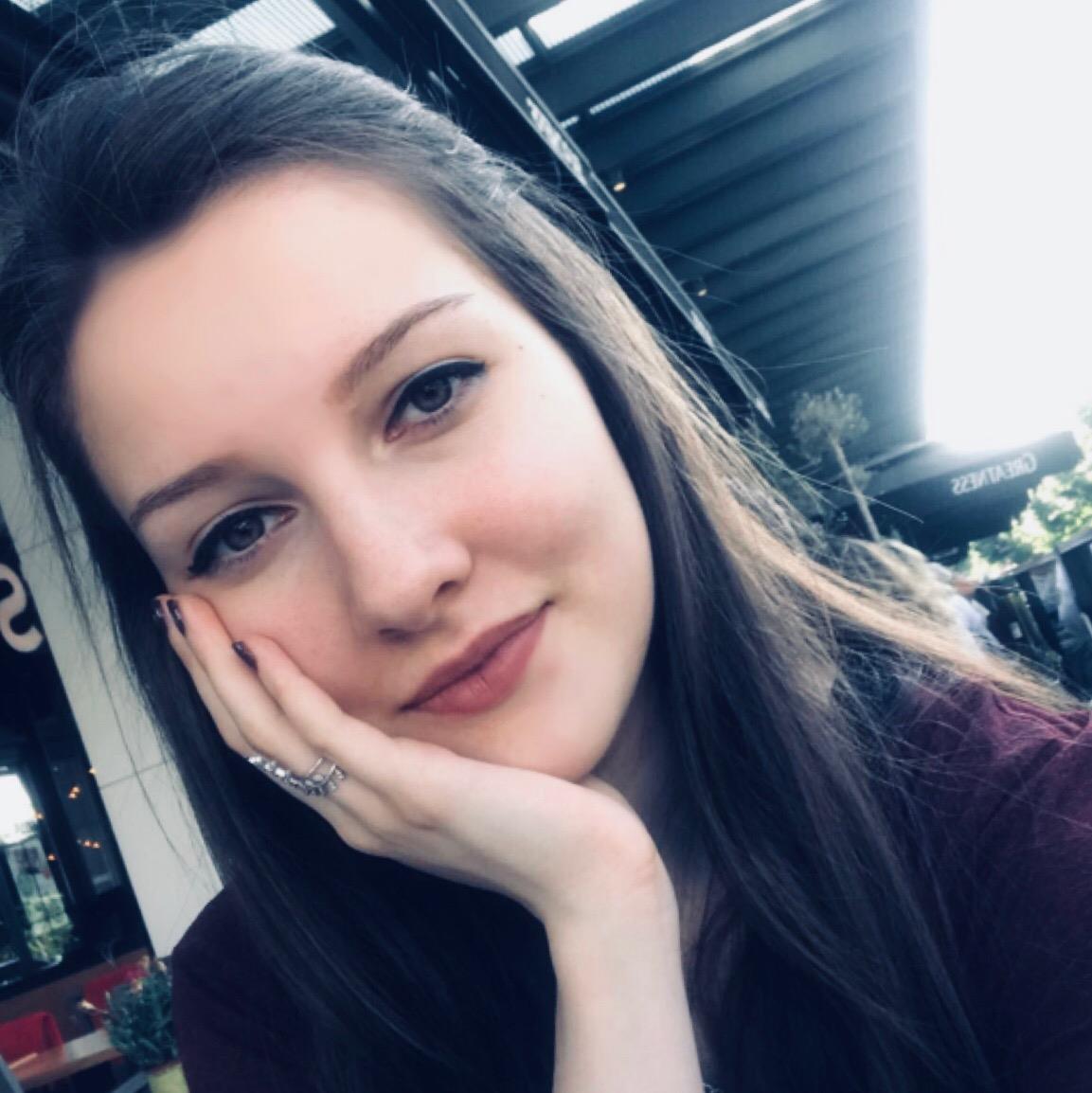 Selen Kahveci 